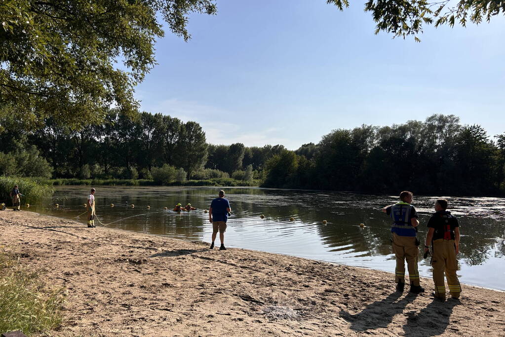 Grote zoekactie opgestart na aantreffen kinderfiets bij water