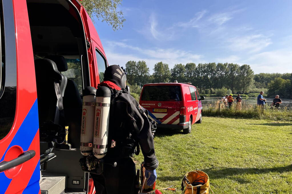 Grote zoekactie opgestart na aantreffen kinderfiets bij water