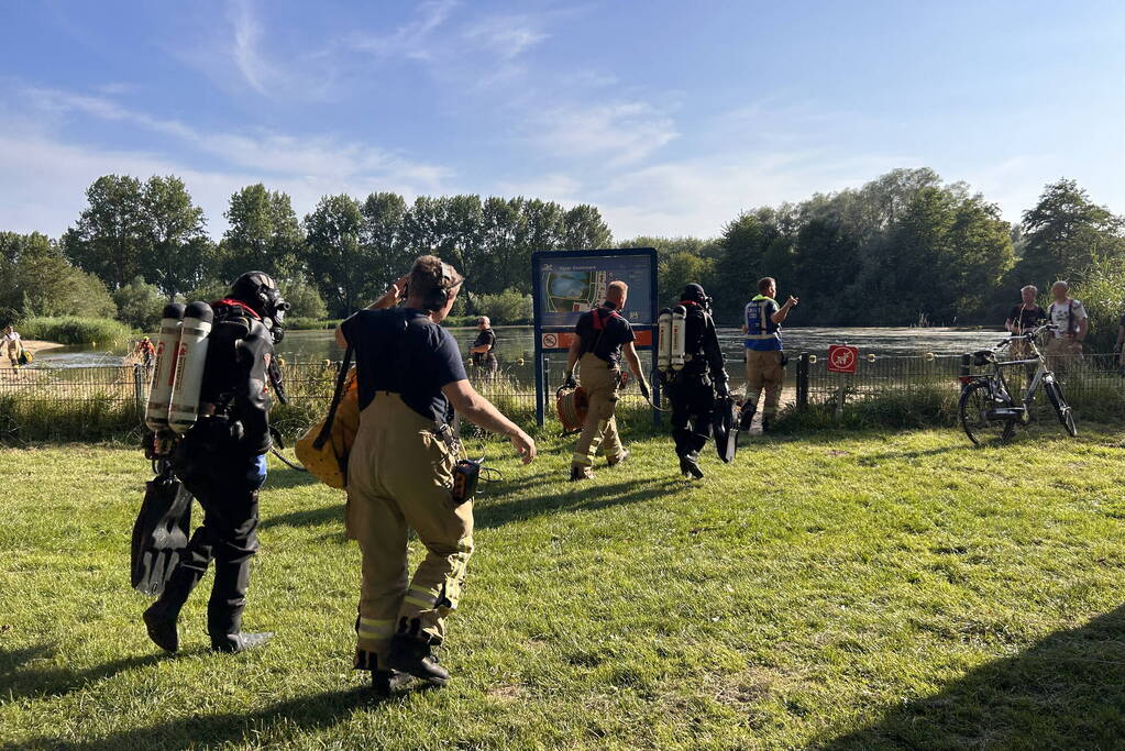 Grote zoekactie opgestart na aantreffen kinderfiets bij water