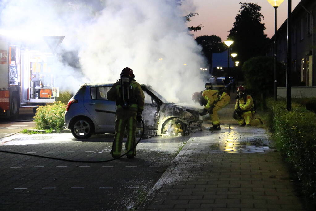 Tweede autobrand in wijk in nachtelijke uren