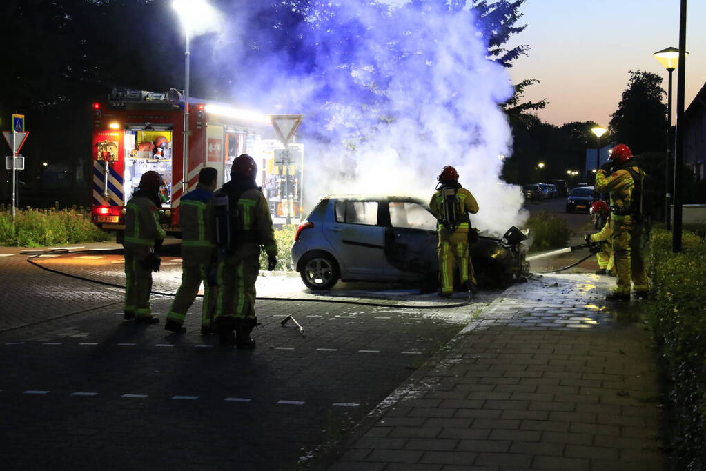 Tweede autobrand in wijk in nachtelijke uren