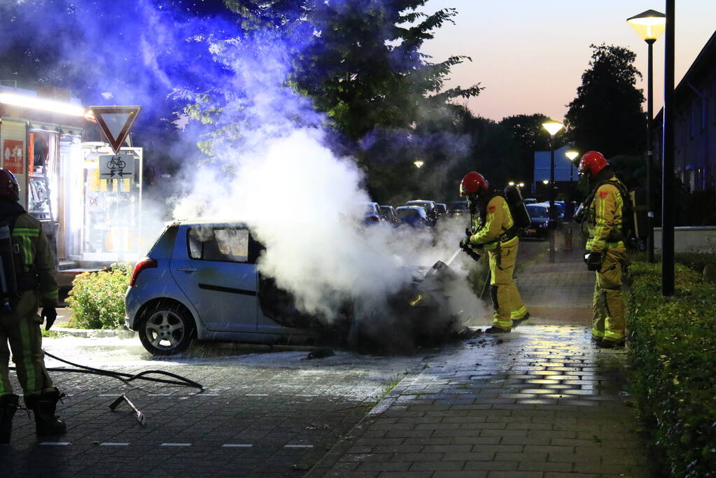 Tweede autobrand in wijk in nachtelijke uren