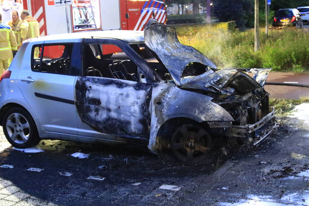 Tweede autobrand in wijk in nachtelijke uren