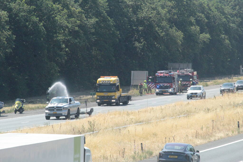 Bermbrand langs snelweg