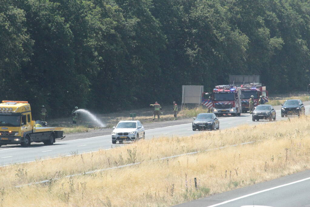 Bermbrand langs snelweg