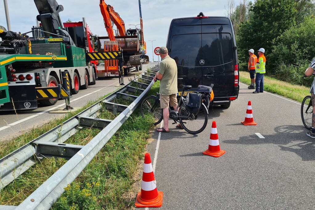 Graafkraan valt van dieplader