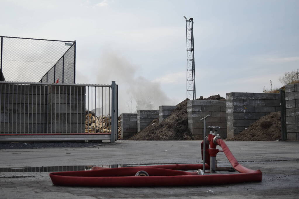 Brand in container van recyclingbedrijf