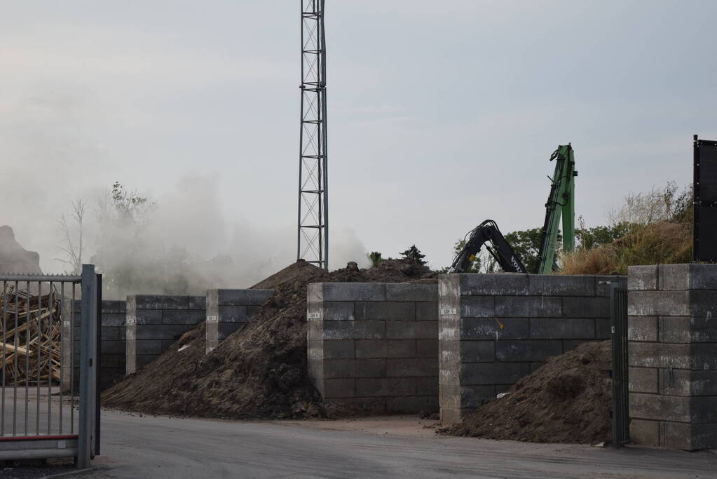 Brand in container van recyclingbedrijf