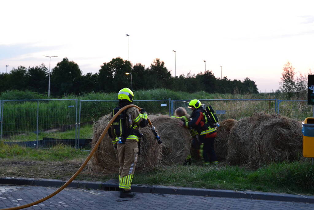 Langdurige klus bij brand in hooibalen