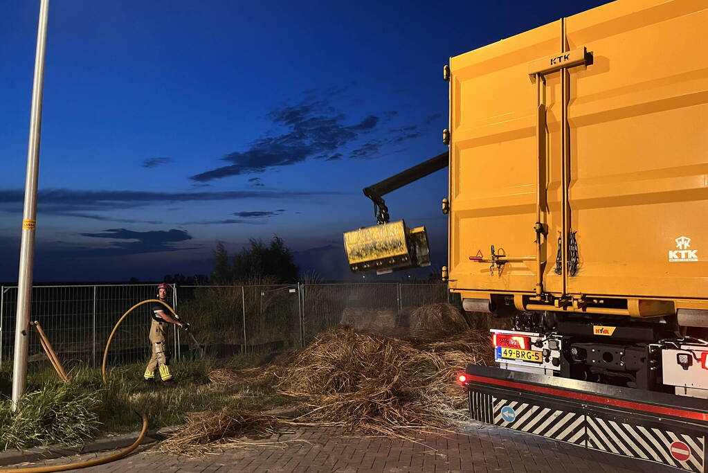 Langdurige klus bij brand in hooibalen