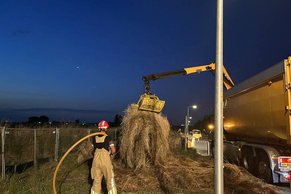 Langdurige klus bij brand in hooibalen