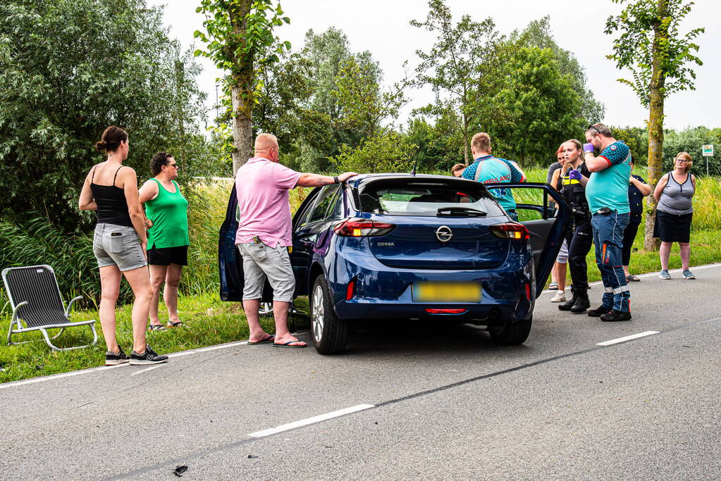 Gewonde nadat dronken persoon tegen boom rijdt