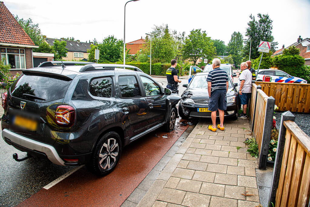 Dronken automobilist botst op tegemoetkomende auto