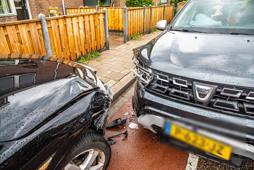 Dronken automobilist botst op tegemoetkomende auto