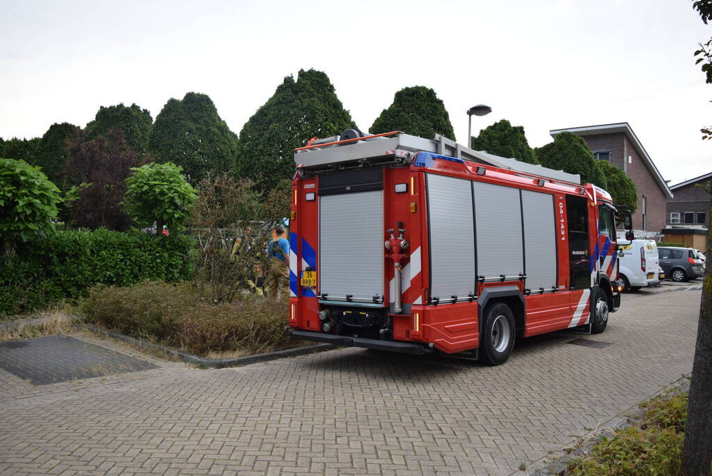 Brandweer controleert woning na vlam in de pan