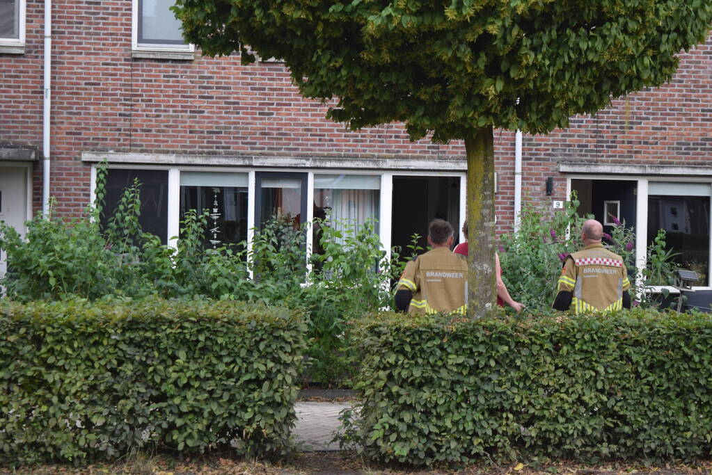 Brandweer controleert woning na vlam in de pan