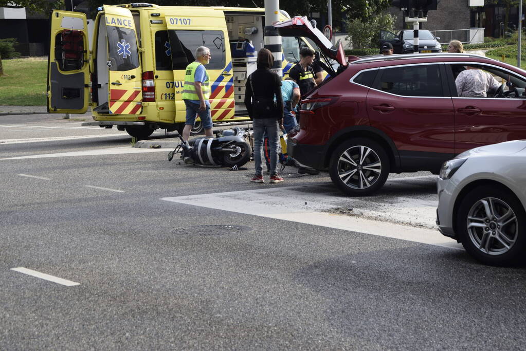 Dronken scooterrijder gewond na val