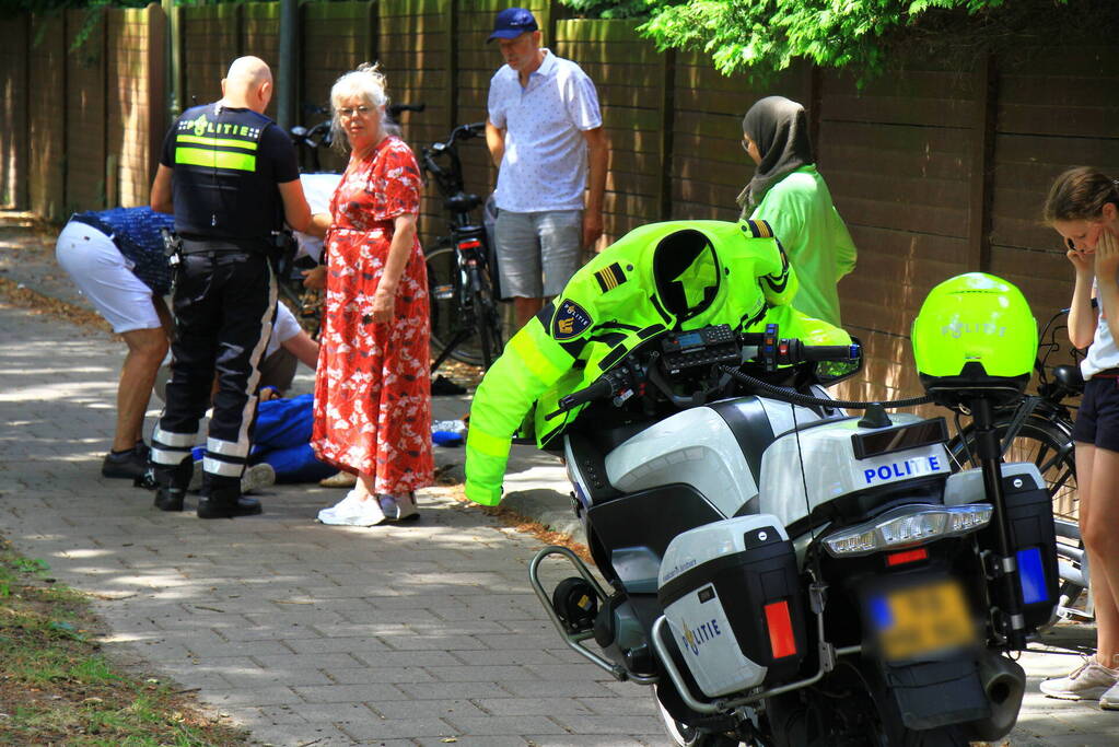 Twee fietser botsen op fietspad