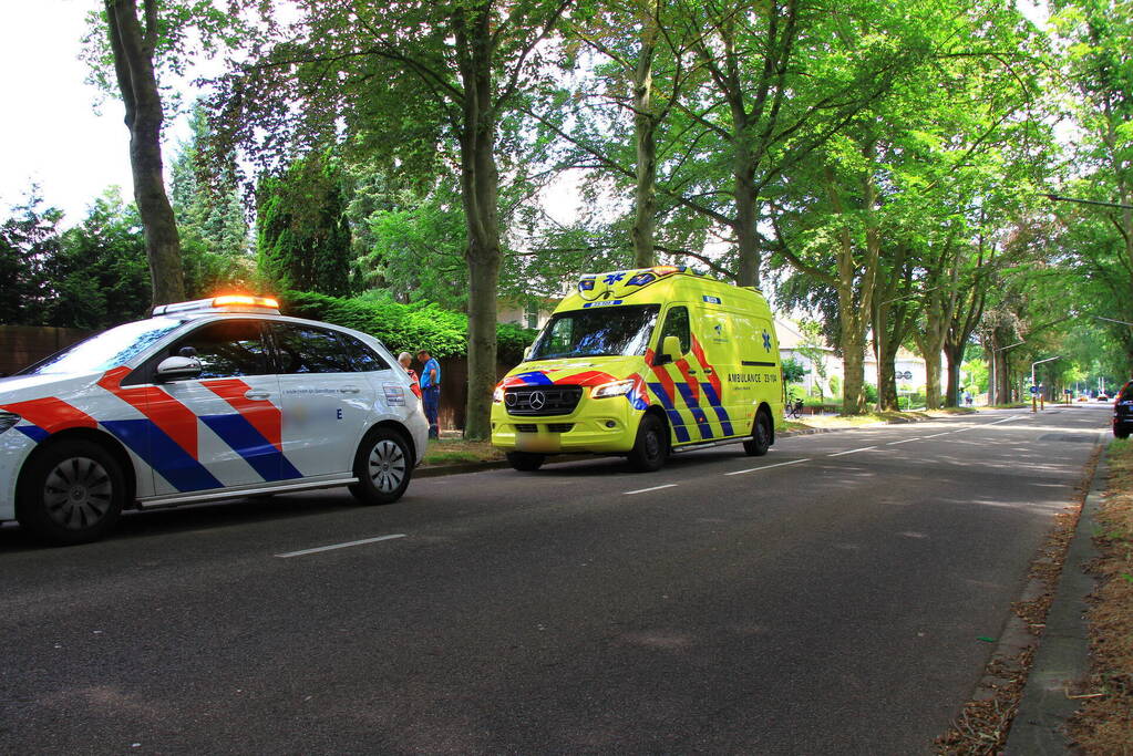 Twee fietser botsen op fietspad