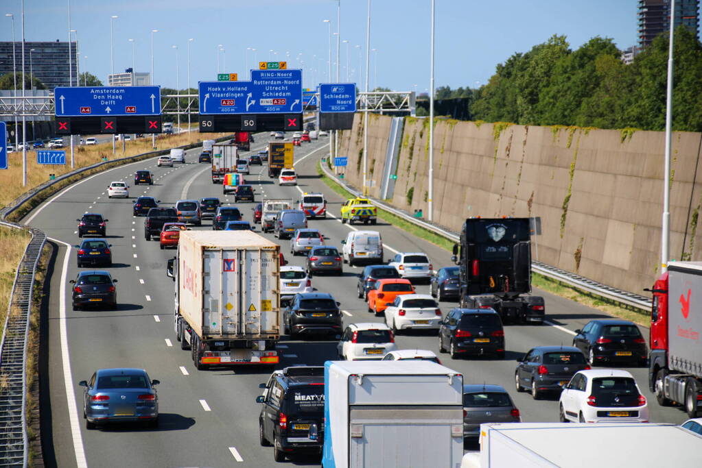 Snelweg tijdelijk afgesloten door ongeval