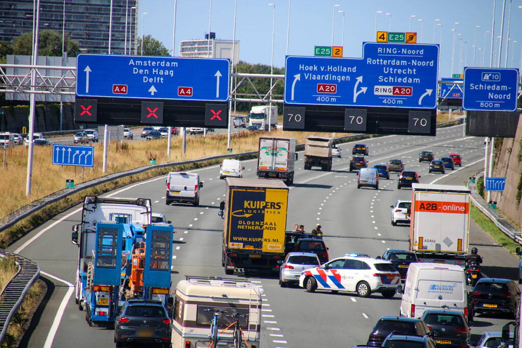 Snelweg tijdelijk afgesloten door ongeval