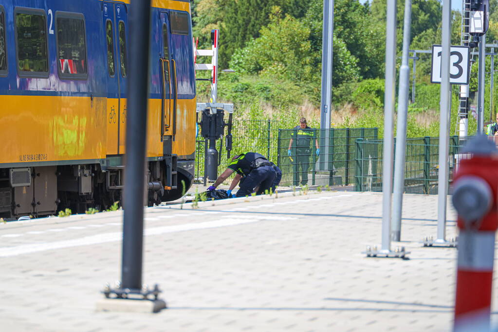 Geen treinen door aanrijding met persoon