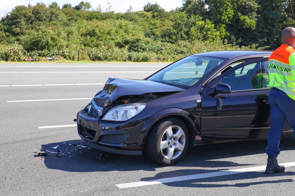 Flinke file door botsing op snelweg