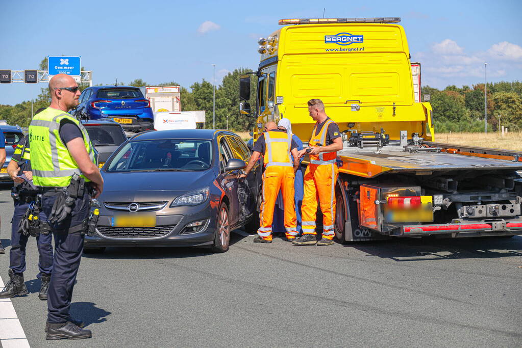 Flinke file door botsing op snelweg