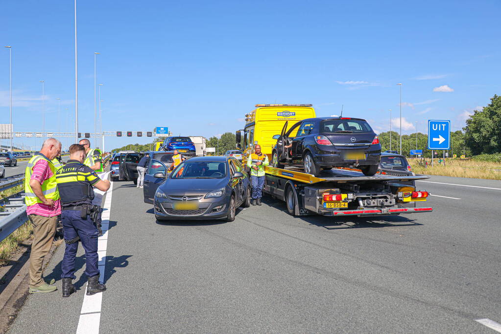 Flinke file door botsing op snelweg