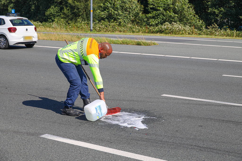 Flinke file door botsing op snelweg