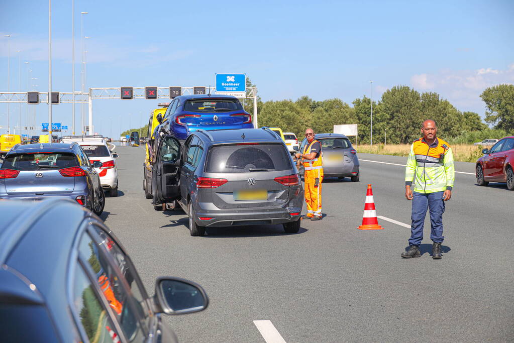 Flinke file door botsing op snelweg