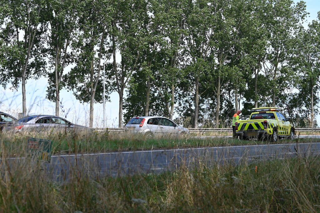 Kop-staartaanrijding tussen twee personenwagens