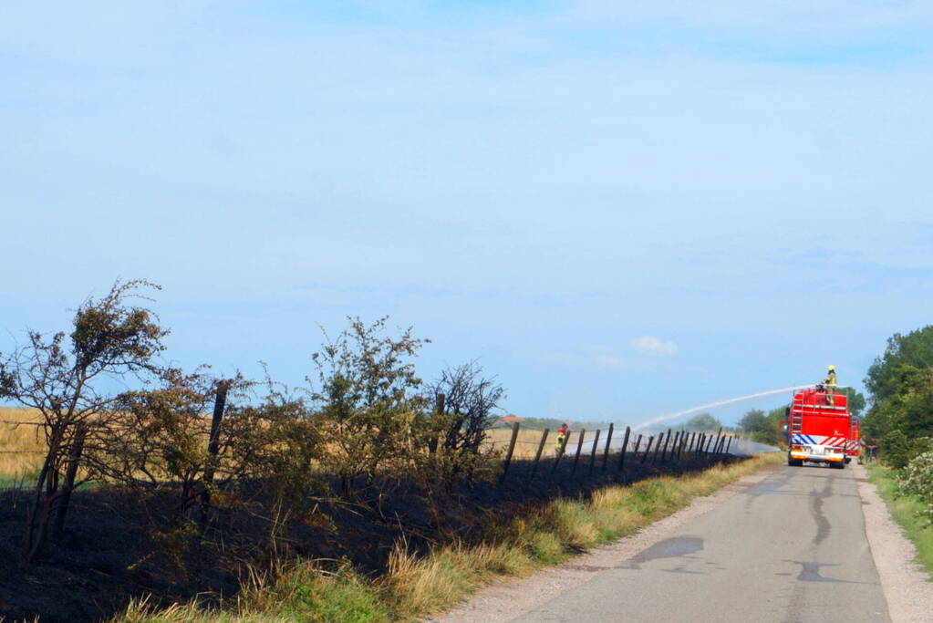 Brandweer blust flinke bermbrand