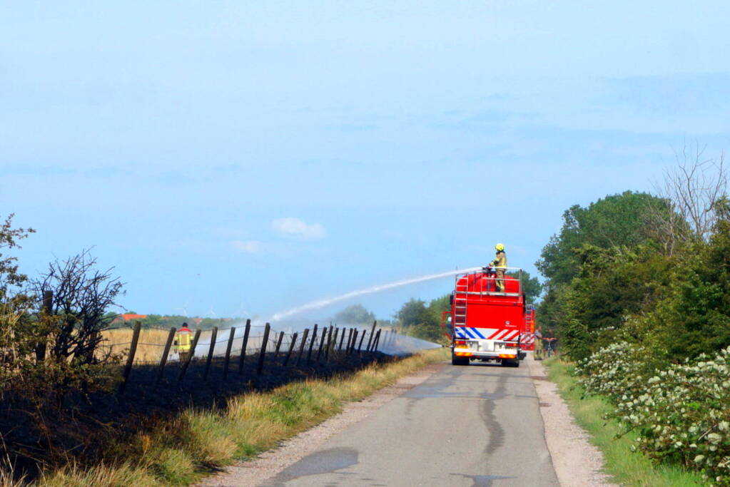 Brandweer blust flinke bermbrand