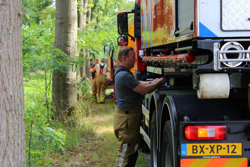 Militaire voertuig ingezet voor bestrijden van natuurbrand