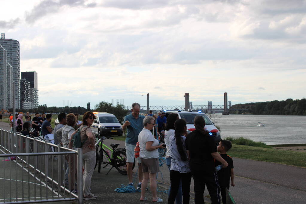 Grote inzet hulpdiensten na melding persoon te water