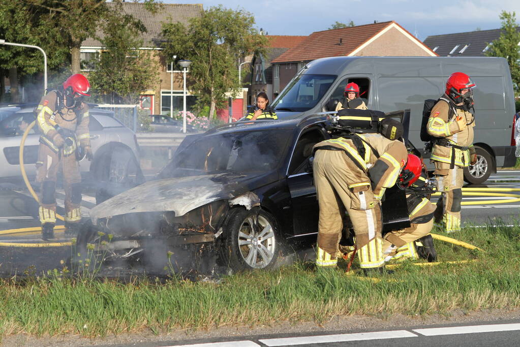 Personenwagen verwoest door brand