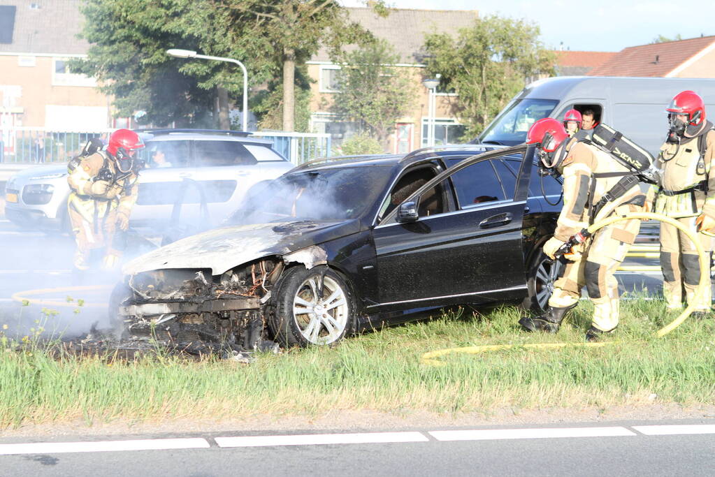 Personenwagen verwoest door brand