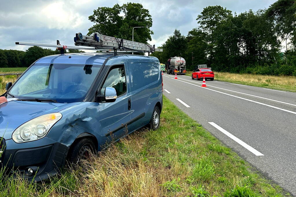 Vrachtwagen verliest wiel en veroorzaakt ongeluk