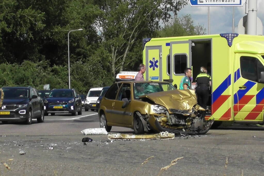 Gewonde bij flinke aanrijding