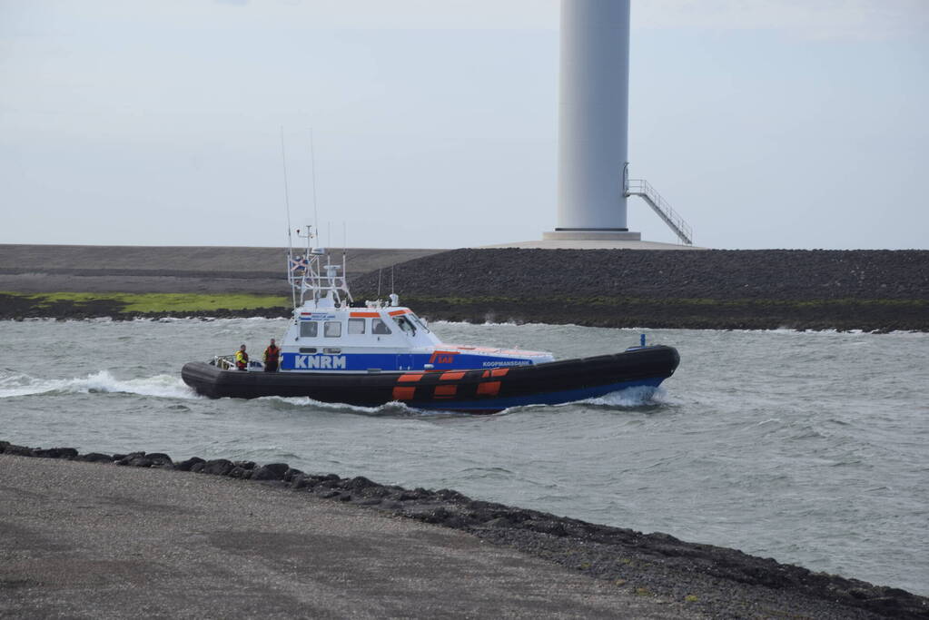 Grote zoekactie naar vermiste surfer rondom Oosterscheldekering