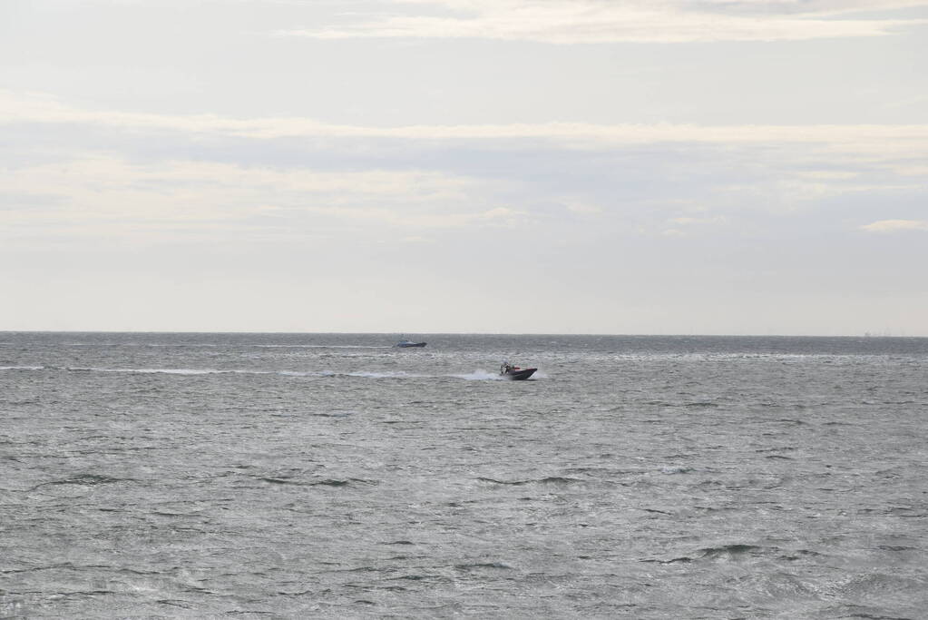 Grote zoekactie naar vermiste surfer rondom Oosterscheldekering