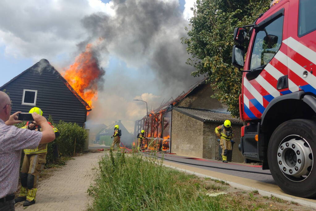 Brand slaat over na zorgboerderij