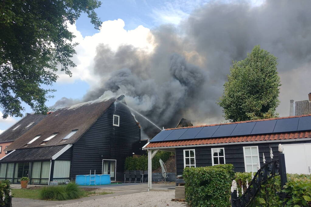 Brand slaat over na zorgboerderij