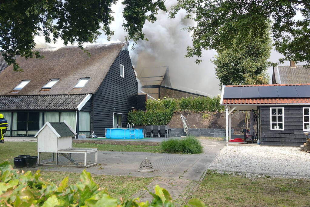 Brand slaat over na zorgboerderij