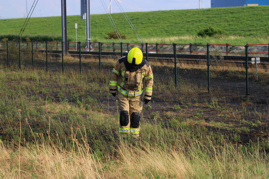 Flink stuk berm in brand