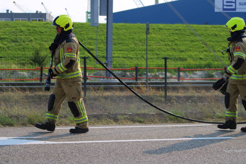 Flink stuk berm in brand