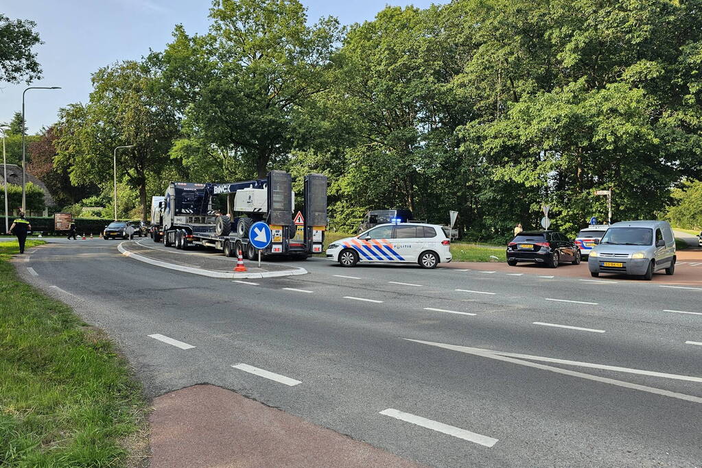 Scooterrijder in botsing met vrachtwagen