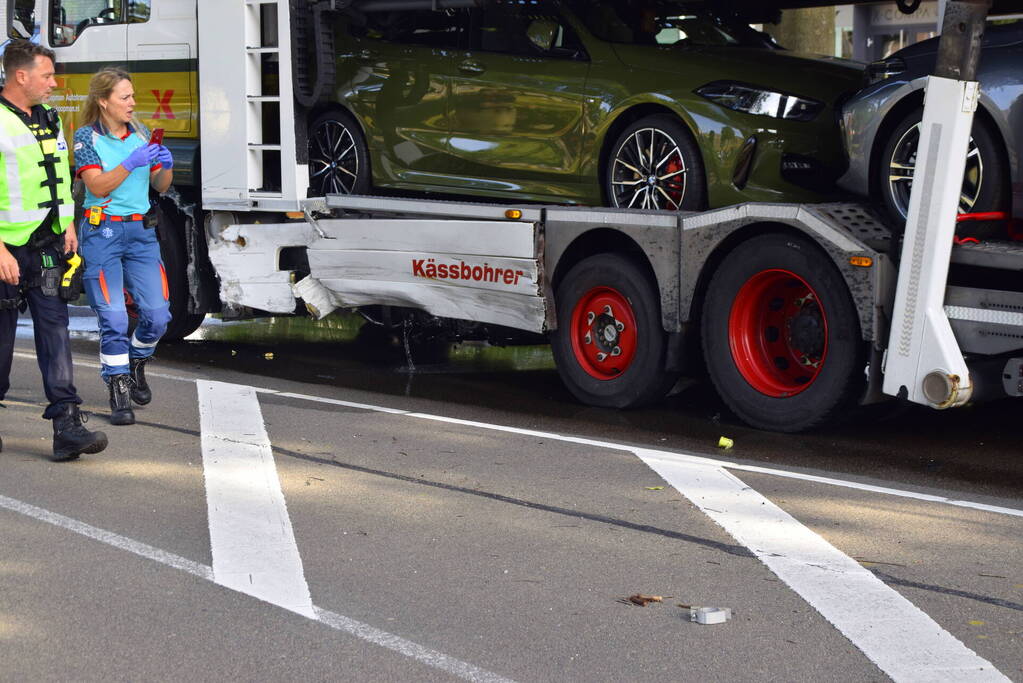 Vrachtwagen lekt honderden liters diesel na botsing