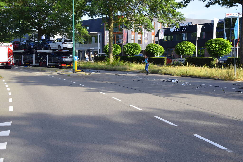 Vrachtwagen lekt honderden liters diesel na botsing